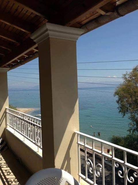الشقق الفندقية آغيوس يوانيس بيريستريونفي  Ionian Mare المظهر الخارجي الصورة