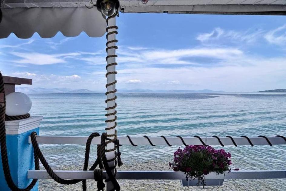 الشقق الفندقية آغيوس يوانيس بيريستريونفي  Ionian Mare المظهر الخارجي الصورة