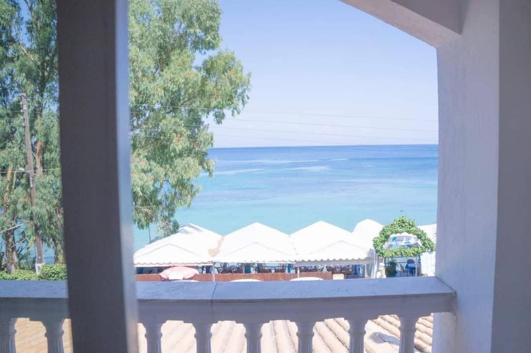 الشقق الفندقية آغيوس يوانيس بيريستريونفي  Ionian Mare المظهر الخارجي الصورة