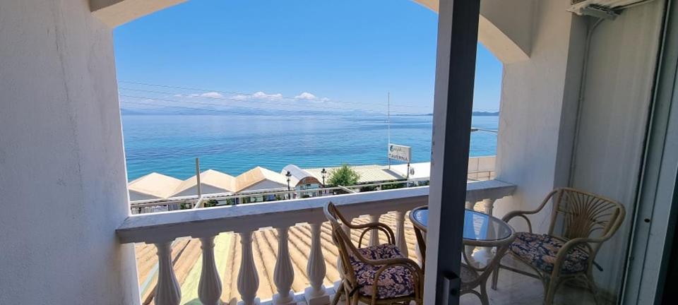 الشقق الفندقية آغيوس يوانيس بيريستريونفي  Ionian Mare المظهر الخارجي الصورة